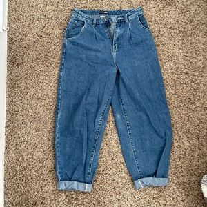 Size Medium Fashion Nova mom jeans.
